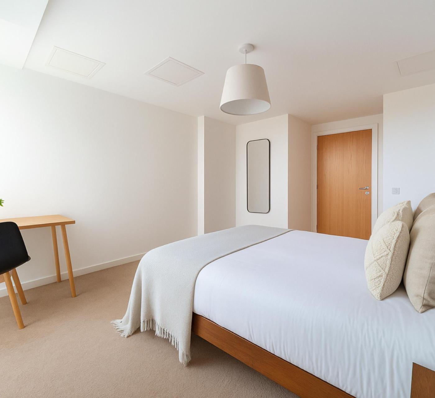2 Bed In Stratford Apartment *